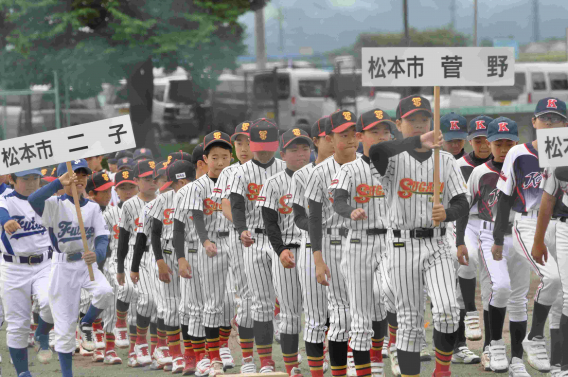 イオン南松本店専門店街旗争奪学童軟式野球中信大会